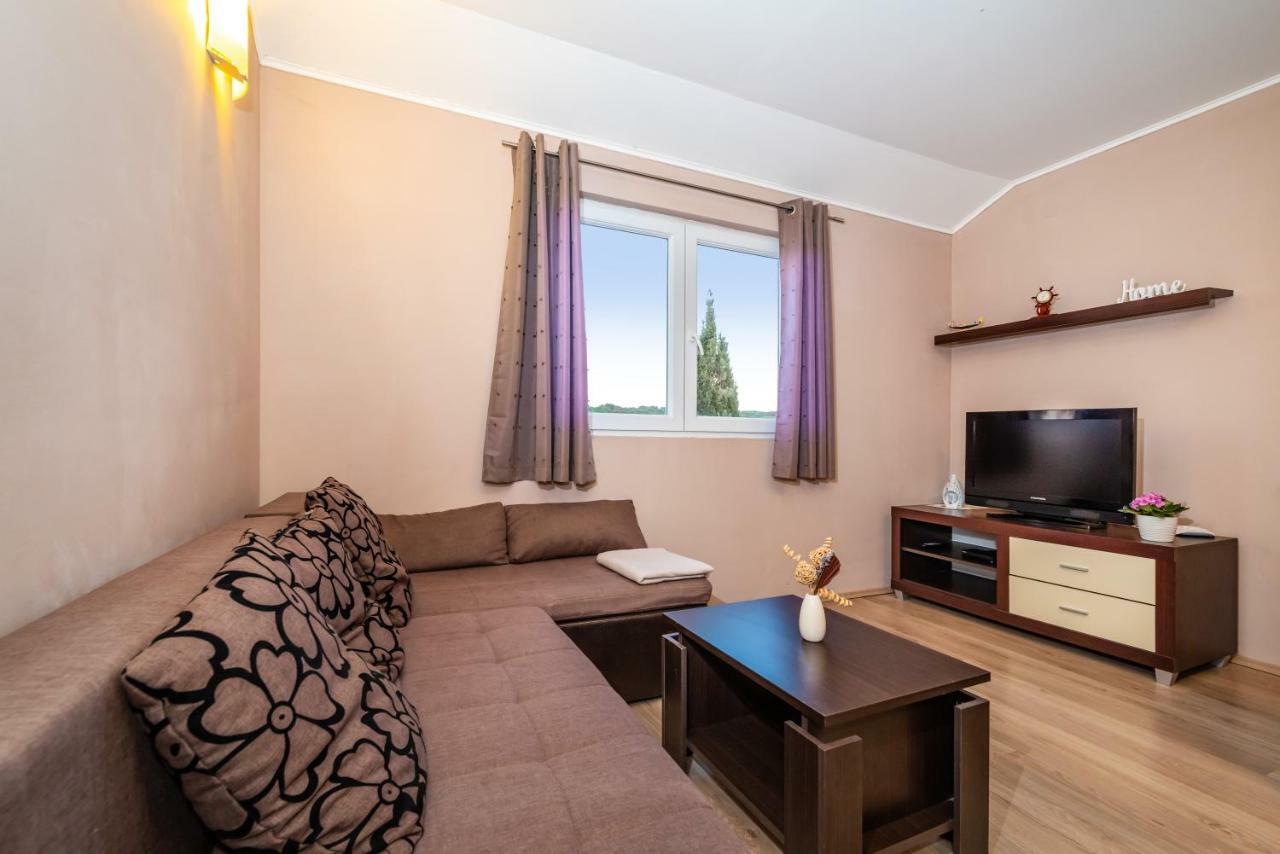 Apartment Adrian بيوغْغاد نا موغو المظهر الخارجي الصورة