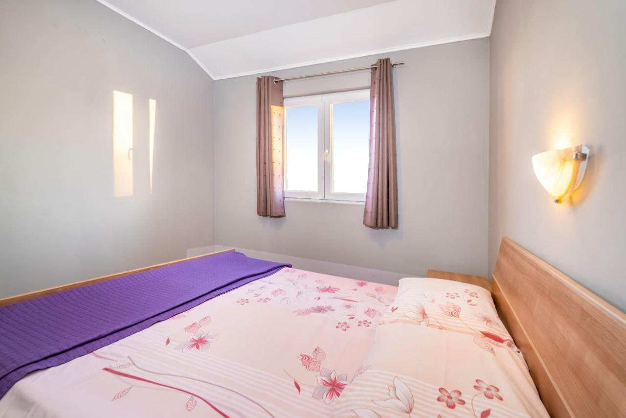 Apartment Adrian بيوغْغاد نا موغو المظهر الخارجي الصورة
