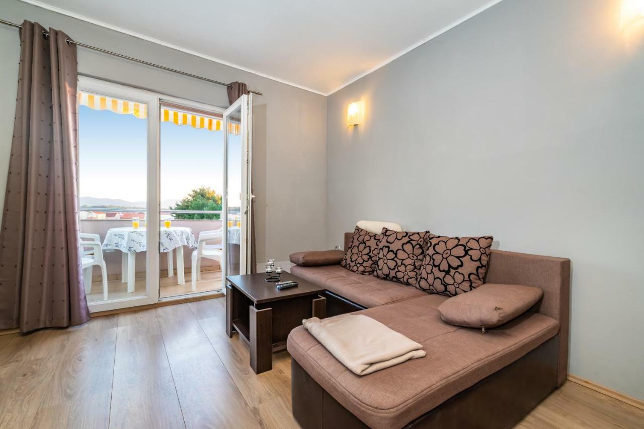 Apartment Adrian بيوغْغاد نا موغو المظهر الخارجي الصورة