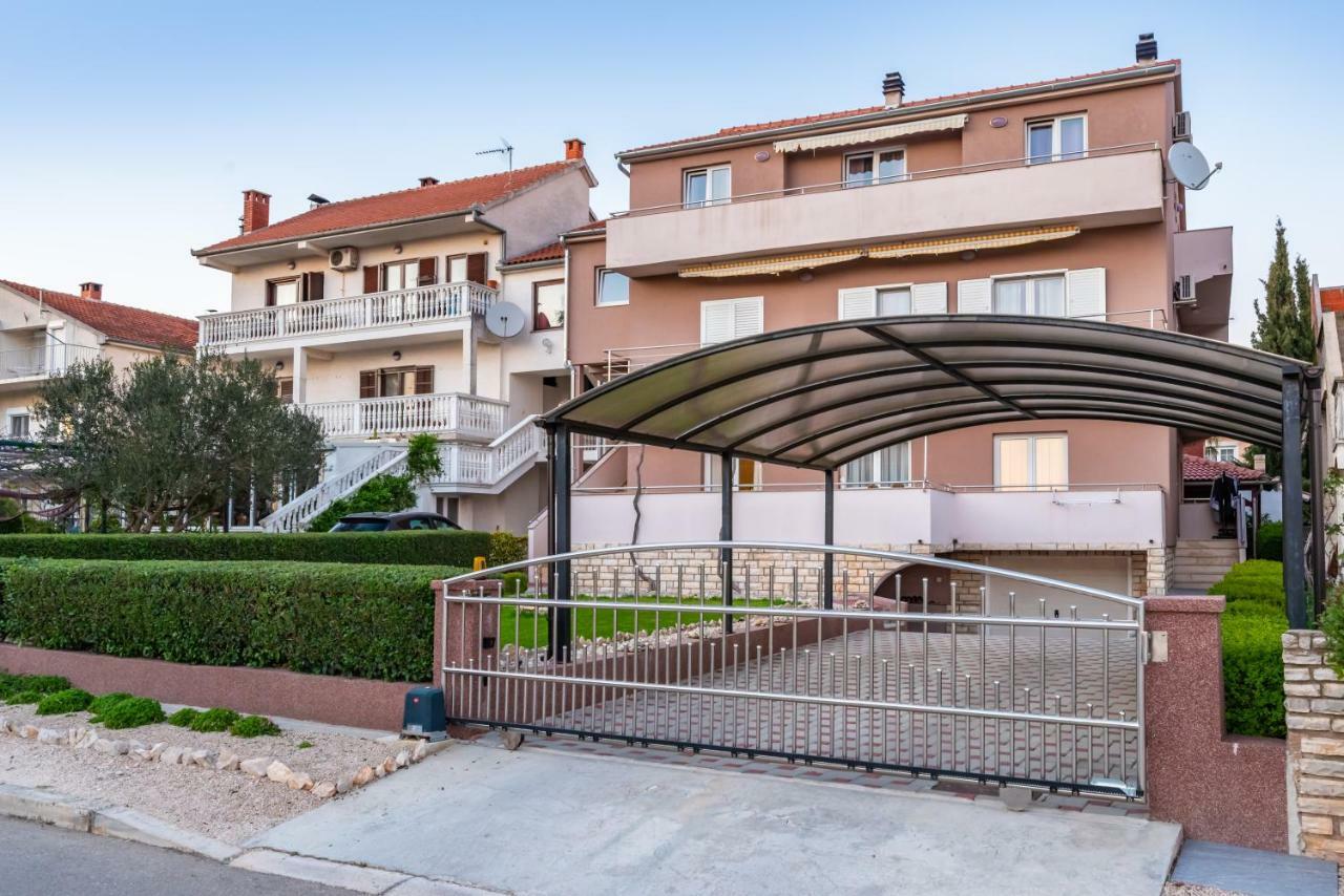 Apartment Adrian بيوغْغاد نا موغو المظهر الخارجي الصورة